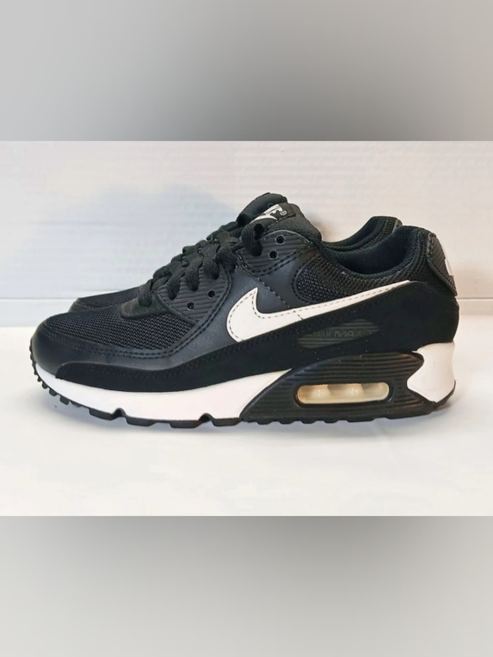Womens Nike Air Max 90 Sneakers Black & White US 6.5 New